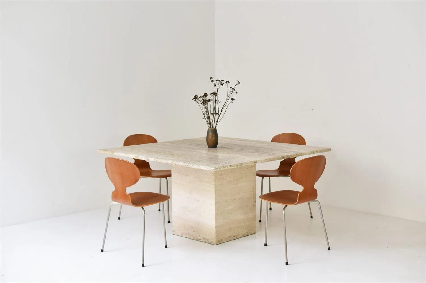 Table carrée en travertin - Leo