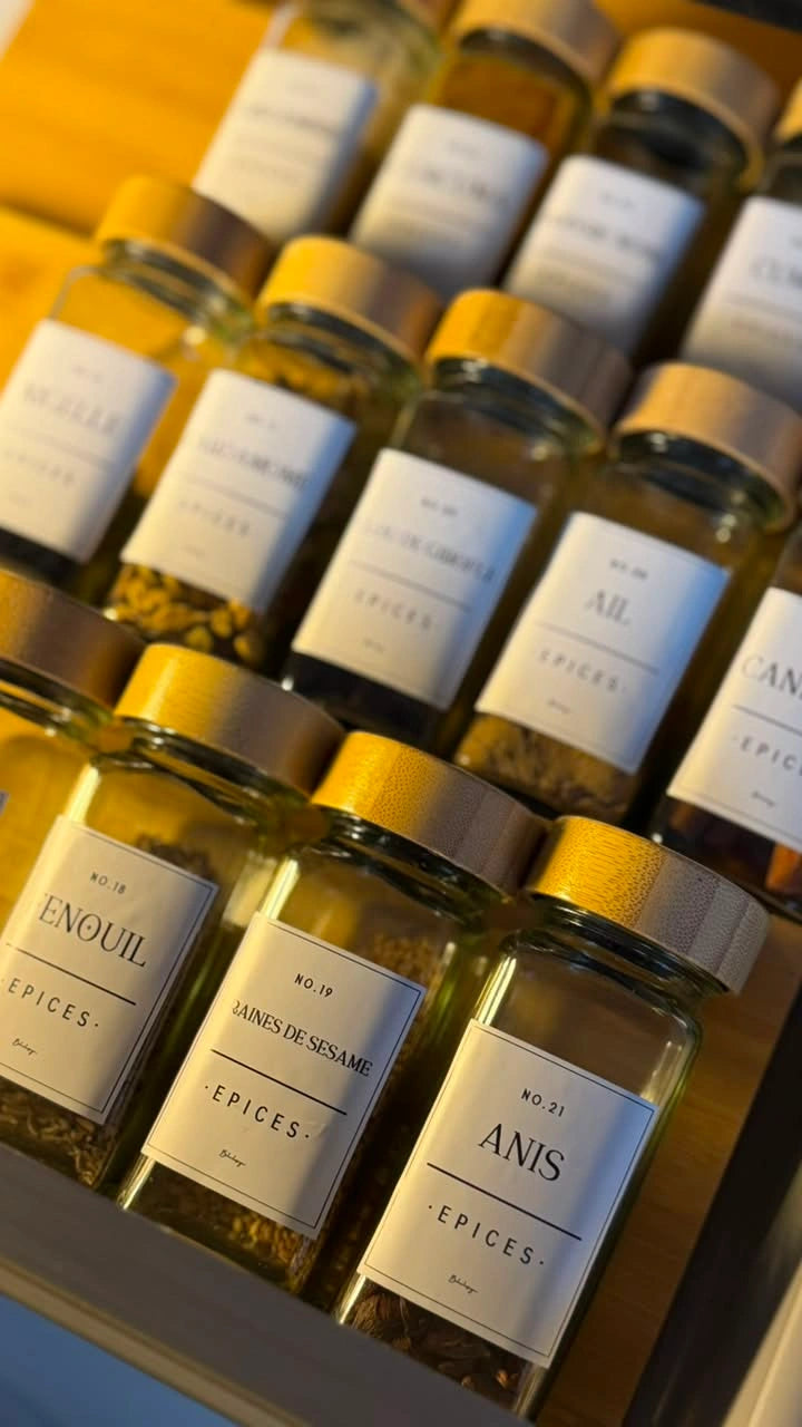 24 Pots à épices en verre - Noha avec 25 Étiquettes + Autres Accessoires